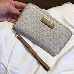 Micheal kors wallet